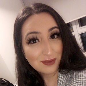 Meet your Posher, Adela